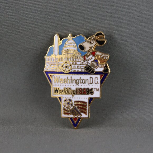 World Cup 1994 Pin -Match Location Pin Washington DC Triangle Design-Peter David - Picture 1 of 3